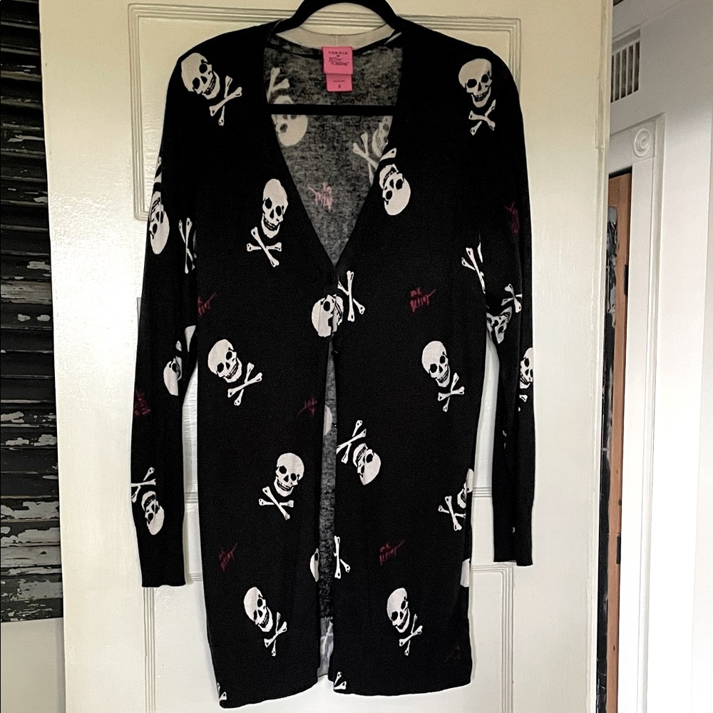 EUC Torrid x Betsey Johnson Skulls
Boyfriend Cardi SzO L/XL